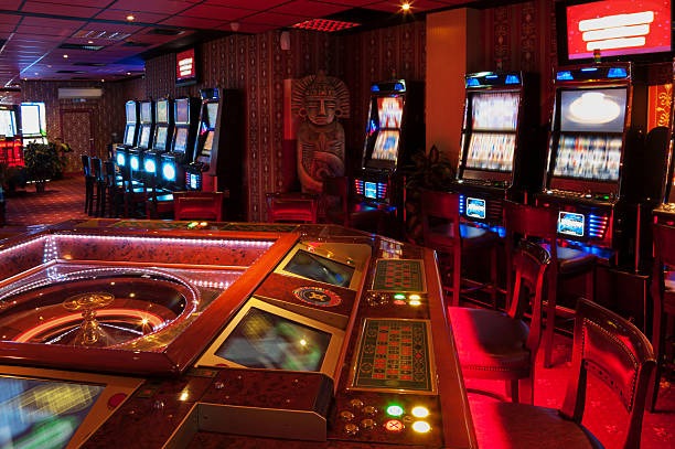 cuan hoki mobile app interface showing live-dealer tables and sportsbook markets