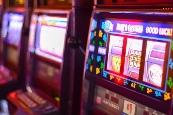 Push Gaming slot interface on cuan hoki mobile app showing reels and spin button